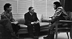 Simone de Beauvoir, links, saam met Jean-Paul Sartre en Che Guevara in Kuba.