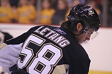 Photographie de Letang avec le maillot noir des Penguins.