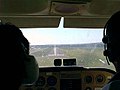 Cockpit einer Cessna 172 im Endanflug