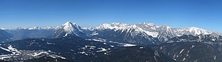 Blick vom Seefelder Joch auf Lechtaler Alpen, Mieminger Gebirge und Wettersteinmassiv