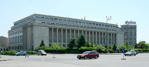 The facade of the Victoria Palace