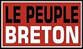 « Le Peuple » est écrit en lettres capitales noires, « breton » est écrit en lettres capitales blanches, le tout dans un rectangle rouge encadré par un contour noir.