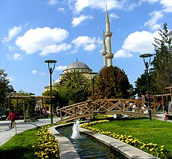 Ing bista king Dabbağoğlu Park, nung nu ya mayayakit ing Hazreti Ömer Mosque king kagulutan.