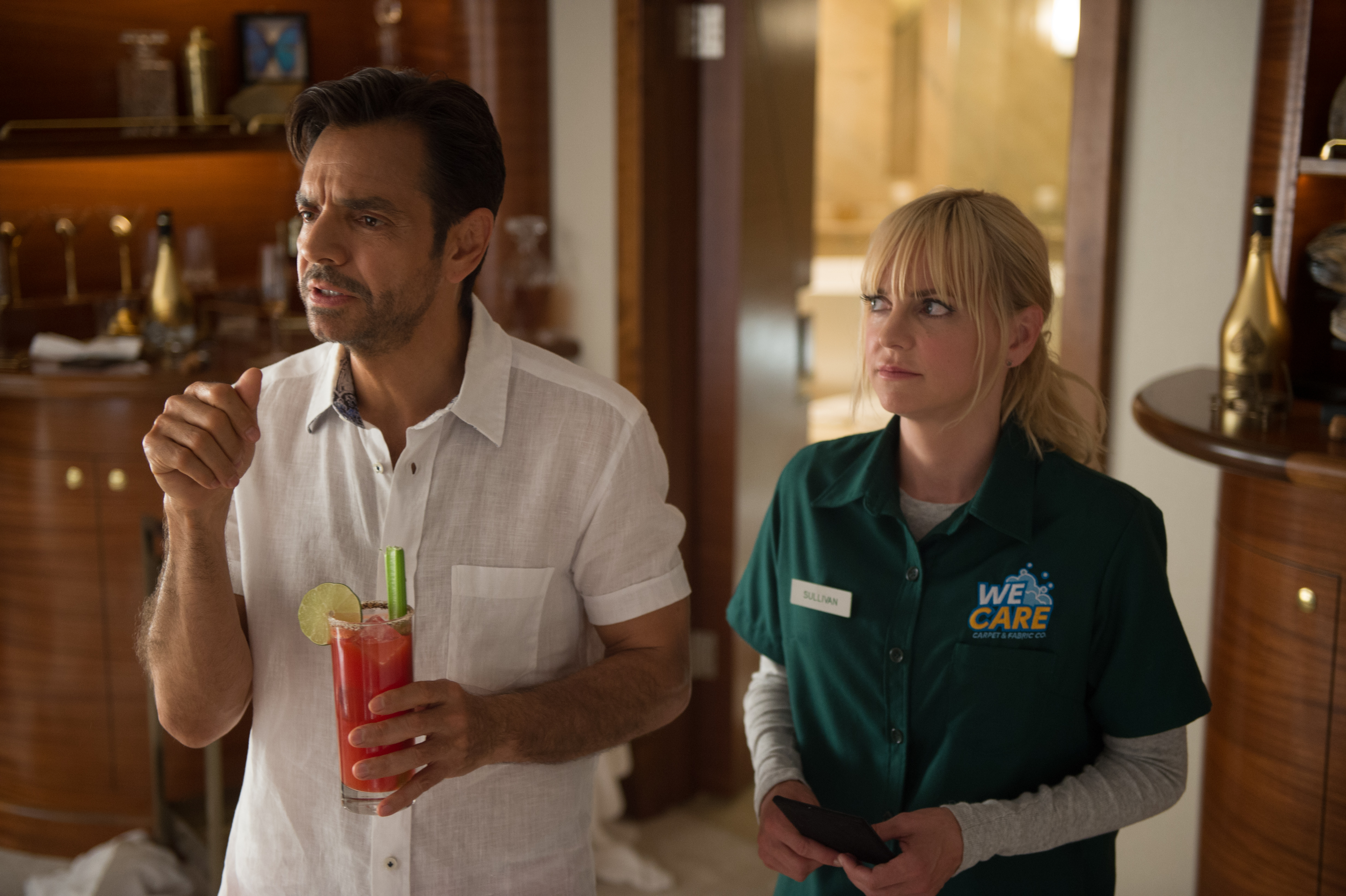 Eugenio Derbez and Anna Faris in Overboard (2018)