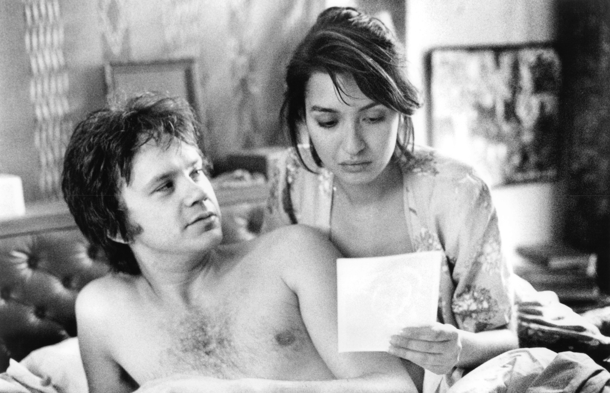 Tim Robbins and Elizabeth Peña in Jacob's Ladder (1990)