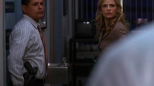 Kyra Sedgwick and Raymond Cruz in The Closer (2005)