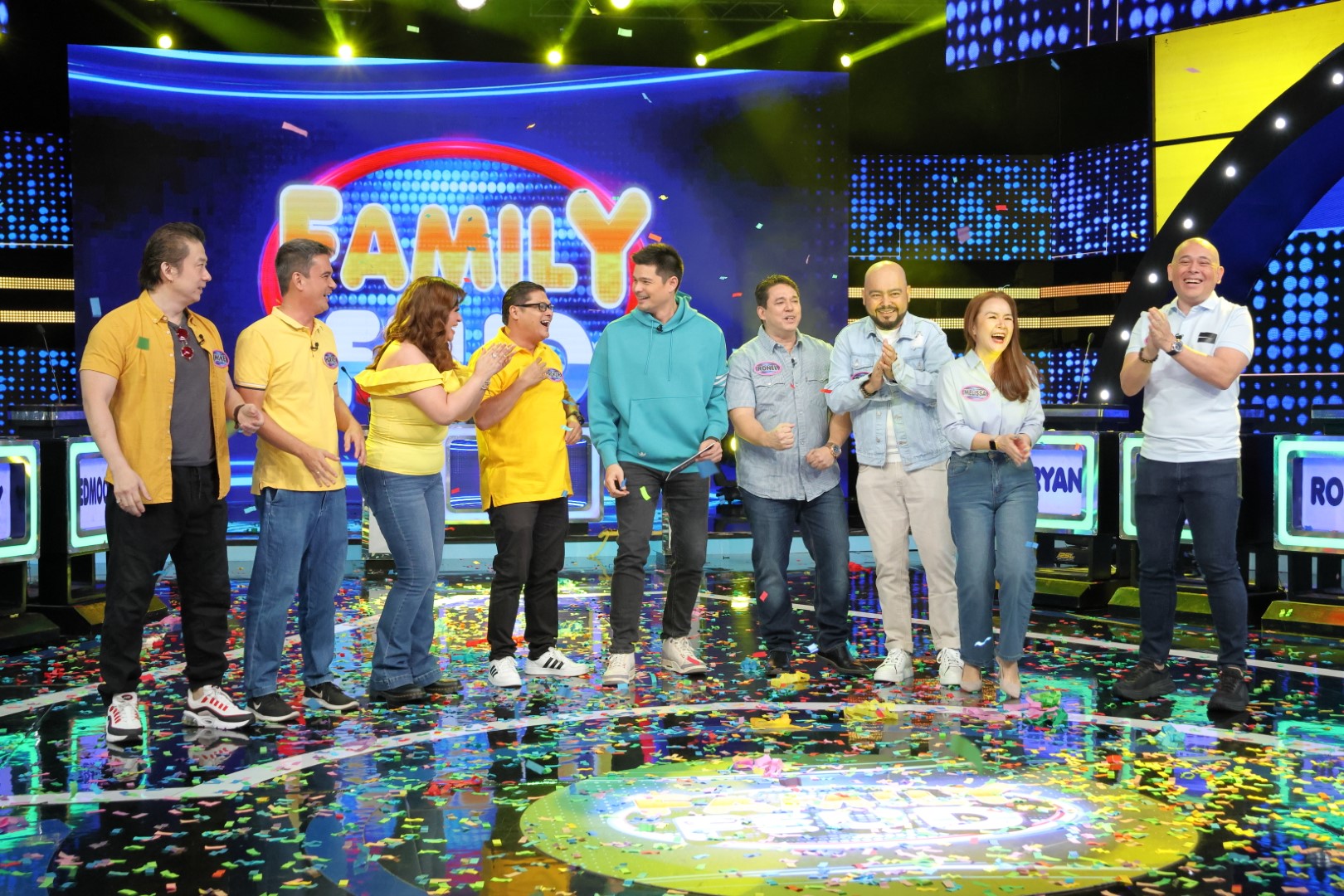 Mike Castillo, Dingdong Dantes, Harvey Gomez, Renzo Cruz, Maffi Papin Carrion, Fredmoore de los Santos, Ryan Soler, Melissa Silvano, and Ronell Wolfe in Family Feud (2022)