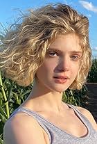 Elena Kampouris in Children of the Corn (2020)