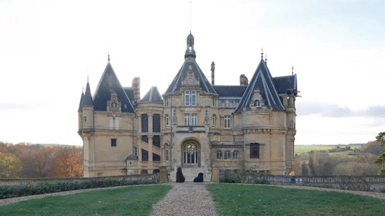 Castelo de quatro andares na França está à venda por R$ 60 milhões; fotos
