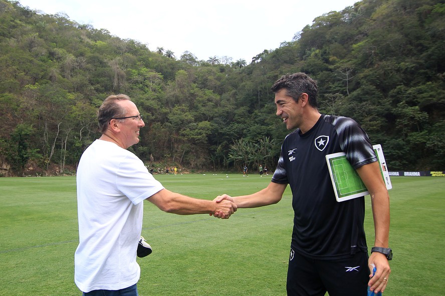 John Textor e Bruno Lage, ex-técnico do Botafogo, no CT Lonier