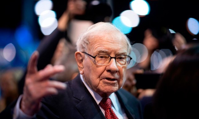Dono do grupo Berkshire Hathaway, o investidor americano Warren Buffet, de 92 anos, aparece na sexta posição, com um patrimônio de US$ 133 bilhões
