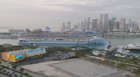Icon of The Seas se aproxima do Porto de Miami — Foto: Reprodução