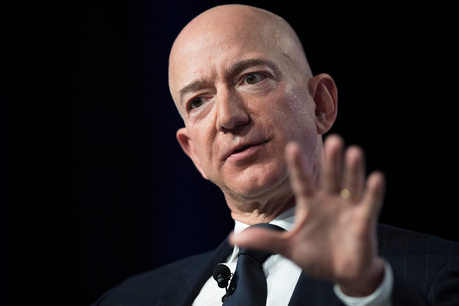 Jeff Bezos, criador da Amazon, se manteve na terceira colocação com um patrimônio de US$ 194 bilhões