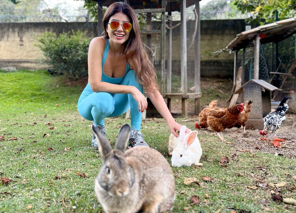 Paula Fernandes também cria coelhos e galinhas em sua fazenda — Foto: Paula Fernandes/ Arquivo Pessoal