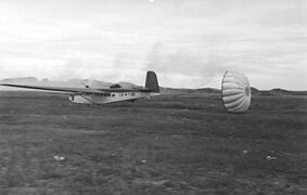 Bundesarchiv Bild 101I-568-1549-15, Italien, Lastensegler DFS 230 bei Landung.jpg