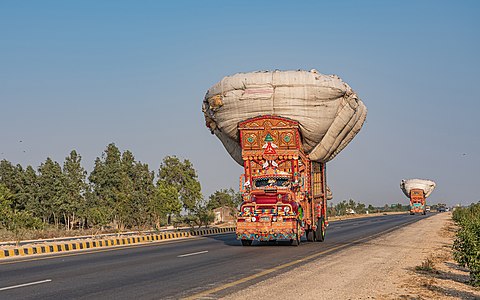 PK Truck on N-5 near Thatta asv2020-02 img2