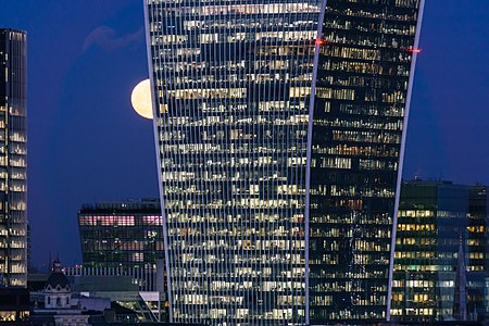 "Super_moon_over_City_of_London_from_Tate_Modern_2018-01-31_6.jpg" by User:Colin