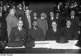 Bundesarchiv Bild 102-01297, Wilhelm Marx, Anton Erkelenz, Karl Müller-Franken.jpg