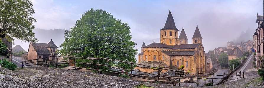 "Saint_Faith_Abbey_Church_of_Conques_21.jpg" by User:Tournasol7