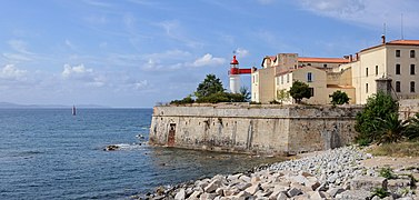 Français : Phare de la citadelle d'Ajaccio English: Citadel of Ajaccio lighthouse