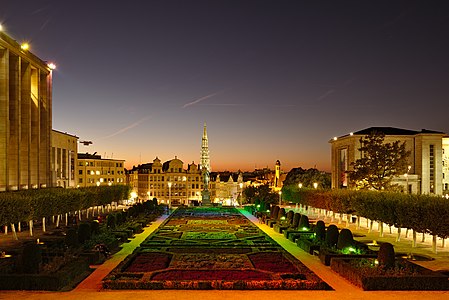 "Garden_of_Kunstberg_viewed_from_Mont_des_Arts_during_nautical_twilight_(DSCF1028).jpg" by User:Trougnouf