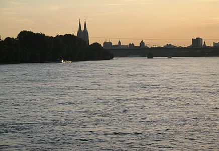 Silhouette of Köln at sunset