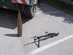 155mm Munition, FN MAG Maschinengewehr, Ludovika Festival, 2024 Józsefváros.jpg