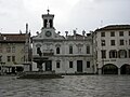 La facciata e piazza San Giacomo