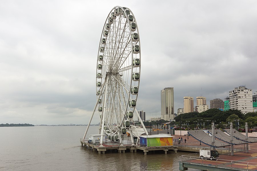 Noria en Malecón 2000, Guayaquil, Ecuador. Ferris wheel at Malecón 2000, Guayaquil, Ecuador.