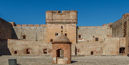 View on the western part of the Place-of-arms, the well, the reduit, and the keep