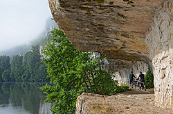 Chemin de halage le long du Lot près de St Cirq Lapopie