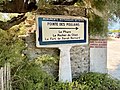 Panneau Michelin "Monuments historiques et sites" situé à l'entrée du site de la pointe des Poulains à l'extrémité nord-ouest de Belle-Île-en-Mer, sur la commune de Sauzon.