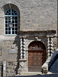 Entrée de la chapelle des Pénitents au Puy