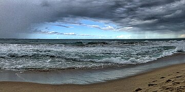 2016-366-36 Sky Window Arching Between Two Storms (24751382371).jpg