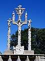 Le calvaire près de la chapelle Notre-Dame-de-Kerdévot, partie sommitale (la Crucifixion, la Vierge, saint Jean et les deux larrons) 3