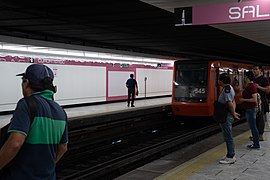 Metro Cuauhtémoc platforms August 2018.jpg