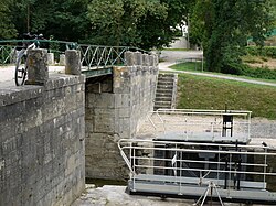 Ecluse sur le canal du Loing