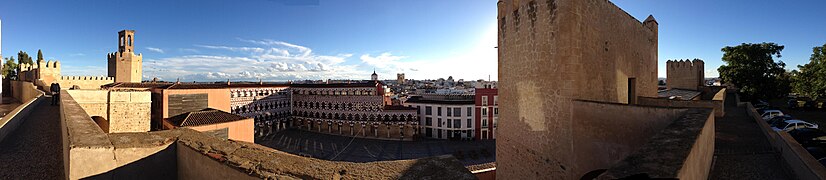 Vista desde la Alcazaba de la Plaza Alta y la ciudad de Badajoz.JPG