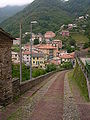 Strada che conduce al santuario Nostra Signora del Rosario presso Favale di Malvaro, Liguria, Italia