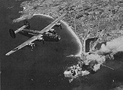 Bombardement du Grand Bé par des B-24 Liberators de la 8th Air Force américaine en août 1944..jpg
