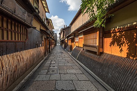 "Wooden_and_bamboo_facades_of_dwellings_with_sudare_in_a_cobbled_street_of_Gion,_perspective_effect_with_vanishing_point,_Kyoto,_Japan.jpg" by User:Basile Morin