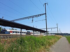 Bassersdorf railway station from the south.jpg