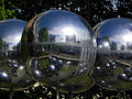 Der Brunnen vor der Bruckner-Universität in Linz-Urfahr.