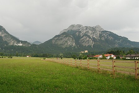 mit Gassenthomaskopf und den Felstürmchen des Säulings-Älpeleskopfs (ein wenig unscharf im Foto)