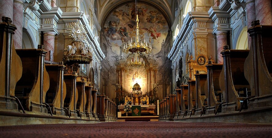 2: Interior of the "Holy Trinity" Roman Catholic church (the former Jesuit church) in Sibiu Author: _Monica__