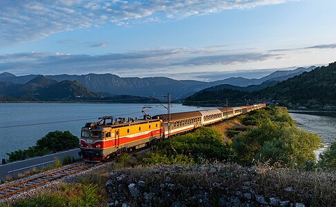 ŽCG 461 035 with night train on the Lesendro causeway