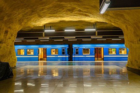 "Akalla_metro_station_August_2014_01.jpg" by User:ArildV