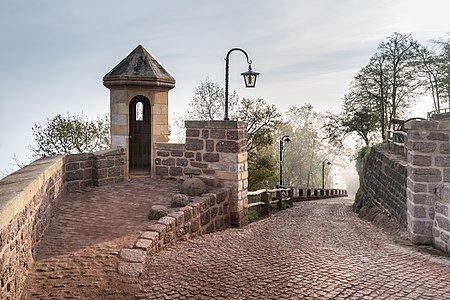 "Sentry_box_of_Wartburg_Castle_(5).jpg" by User:Tournasol7