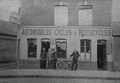 La boutique des Cornu père et fils, rue de la gare à Lisieux au début du XXe siècle.