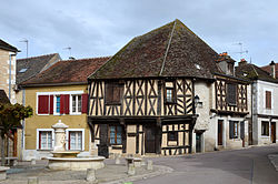 Maison-de-1328-a-Cravant